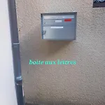 Au Pied De La Tour *