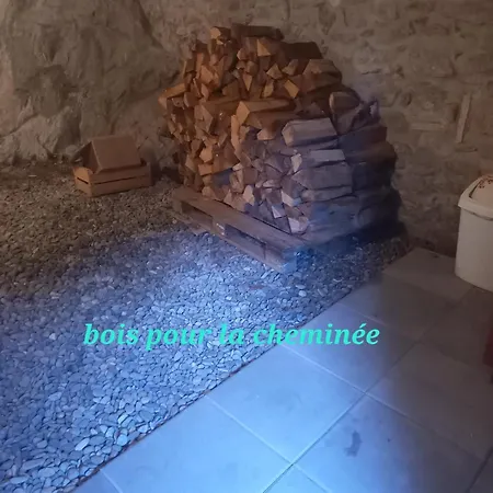 Au Pied De La Tour Casa de Férias *