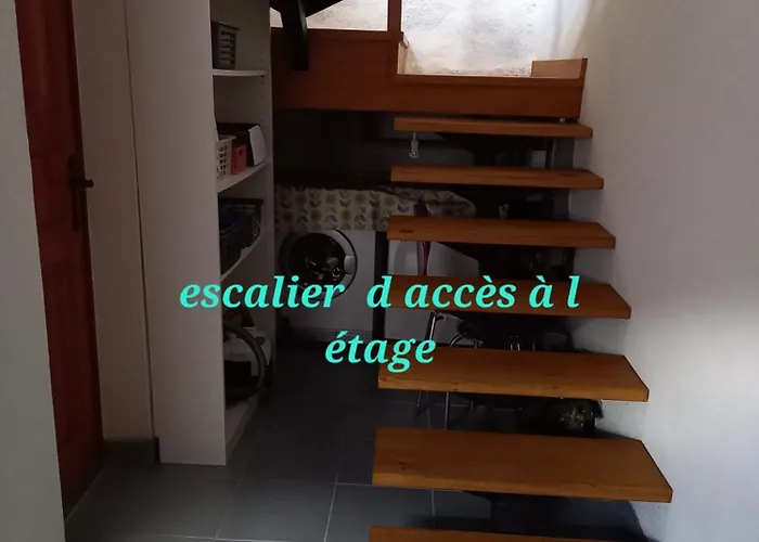 Dom wakacyjny Au Pied De La Tour