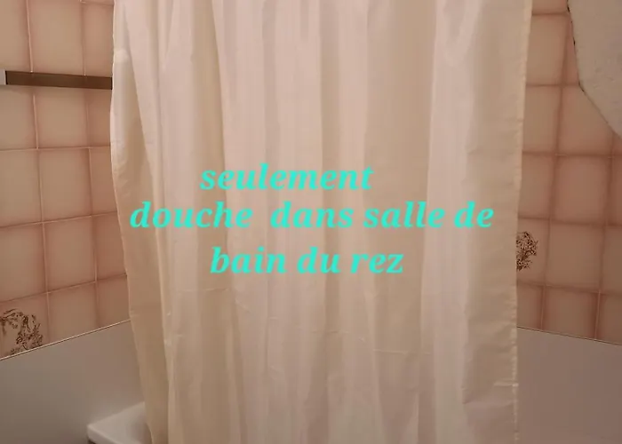 Au Pied De La Tour * Martigny