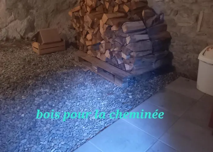 Au Pied De La Tour Holiday home *