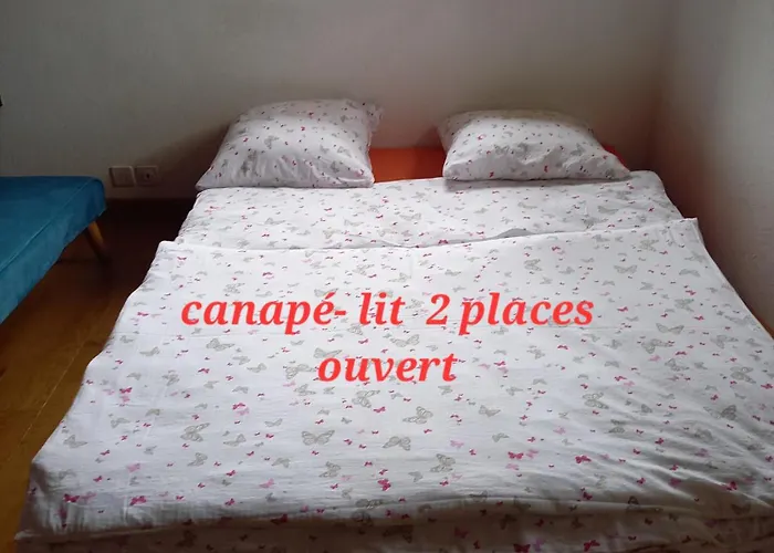 Au Pied De La Tour Martigny