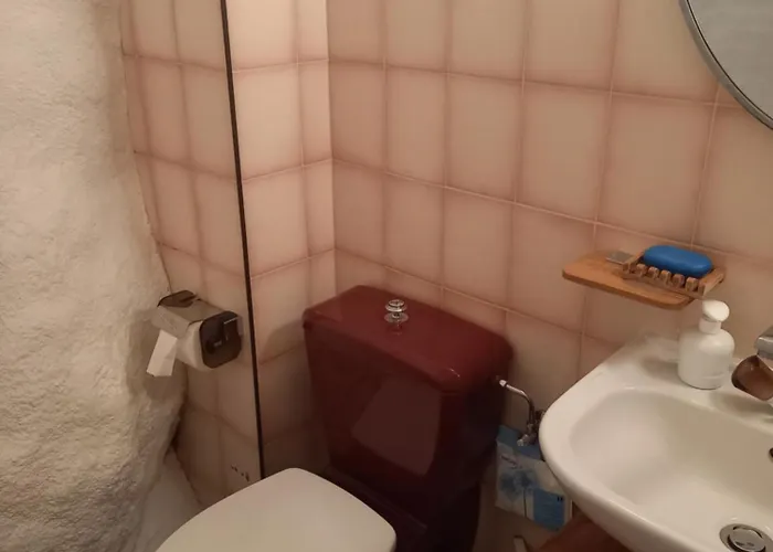 Au Pied De La Tour *